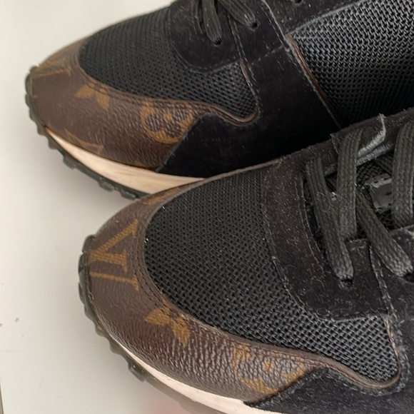 Excellent condition Louie Vuitton sneakers size 7 - Picture 7 of 9